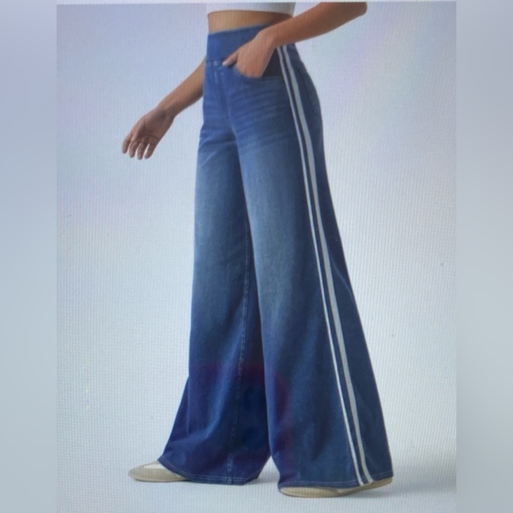 MEDIUM.   HALARA FLEX BAGGY STRIPED WIDE LEG JEANS